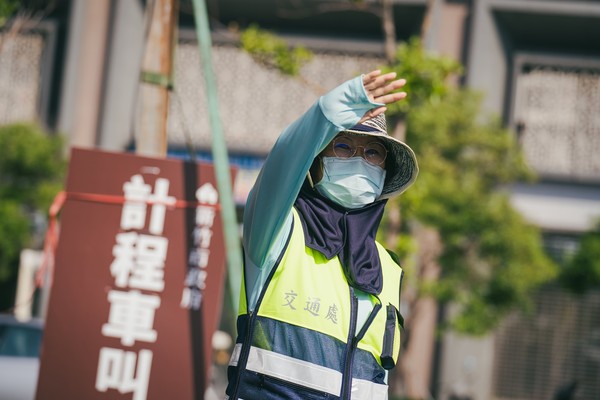 ▲▼新竹市設置疫苗施打站，市長林智堅PO出市府員工曬出「隱形的口罩」痕跡。（圖／翻攝自Facebook／林智堅）