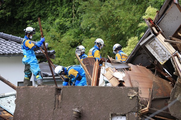 ▲▼ 日本靜岡縣熱海市發生大規模土石流，搜救行動持續。（圖／路透）