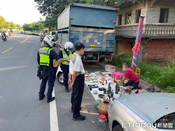 ▲民眾未依規定配戴口罩，全數遭南投分局員警開罰。（圖／記者高堂堯翻攝）