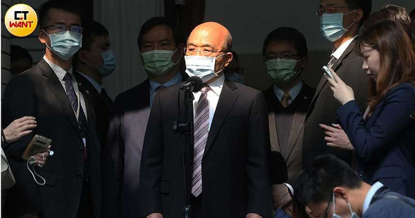台灣民意基金會6月底發布民調報告，蘇貞昌內閣支持度首度出現「死亡交叉」，不滿意度陡升突破滿意度。（圖／趙世勳攝）