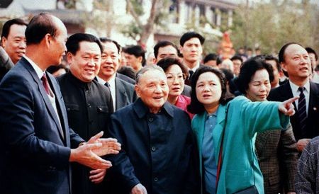 ▲▼1992年3月，鄧小平南巡、江澤民與鄧小平、             。（圖／翻攝 人民網）