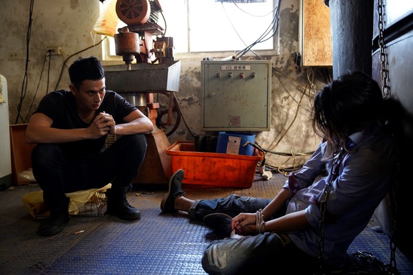 ▲▼《第三佈局 塵沙惑》劉冠廷徹底黑化動私刑。（圖／CATCHPLAY）