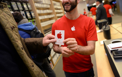 買iPhone不附充電器卻有「蘋果貼紙」！內行揭1用途