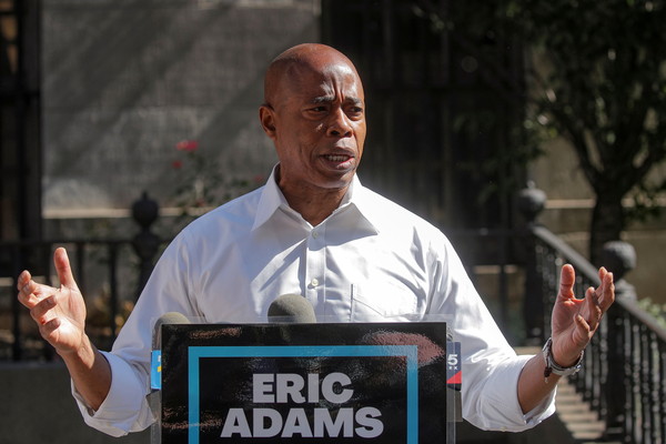 ▲▼紐約市市長民主黨候選人、布魯克林區區長亞當斯（Eric Adams）於7月6日自行宣布勝選。（圖／路透）