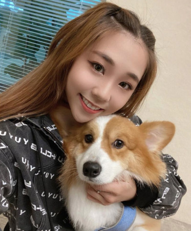 ▲▼艾薇與愛犬Bobe。（圖／翻攝艾薇IG）