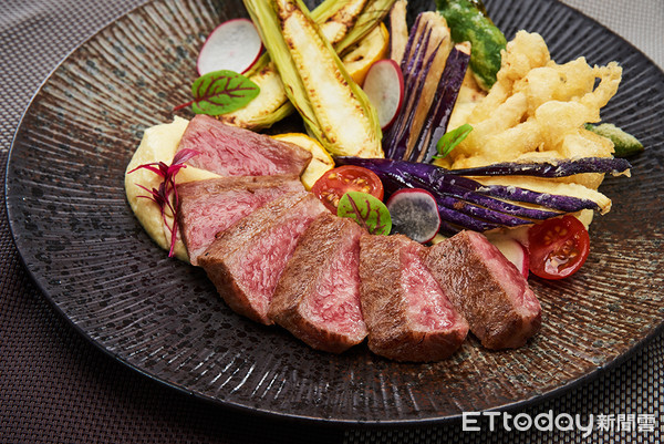 ▲樂雅樂餐廳日本秋田黑毛和牛排飯 。（圖／樂雅樂餐廳提供）