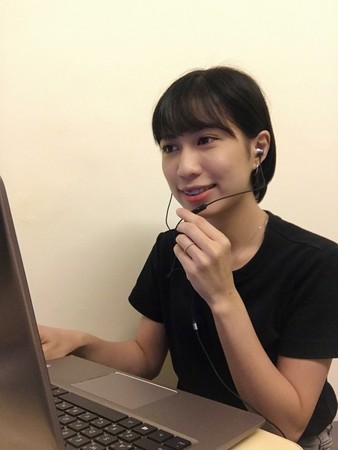 世新大學行管系學生吳沛錡在家錄製作業。（圖／世新大學提供）