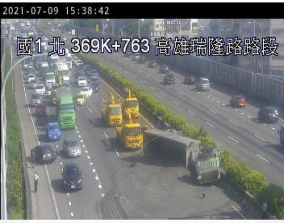 ▲國道1號北上369.8K處車禍       。（圖／記者吳世龍翻攝）