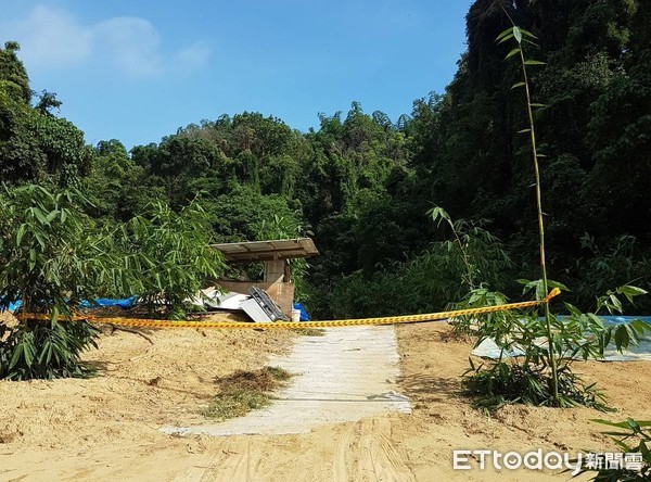 ▲台南新化大坑尾筍園，被農民發現未爆彈，陸軍八軍團處理小組勘查係訓練彈，將運回查處。（圖／記者林悅翻攝，下同）