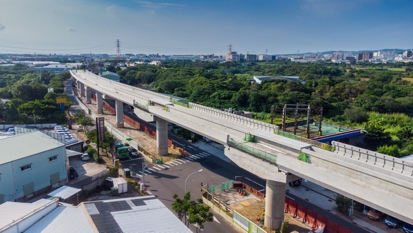 ▲桃園捷運綠線中正北路400公尺橋面版閃現。（圖／捷工局提供）