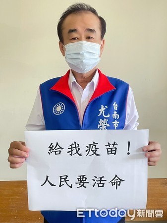 ▲台南市議會國民黨團強調，當台灣人民都打到3針國際疫苗，能恢復正常健康的生活拚經濟，才是真解封。（圖／記者林悅翻攝，下同）