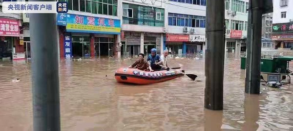 ▲▼四川巴中市連日暴雨　10多艘船隻被洪水沖走。（圖／翻攝CCTV）