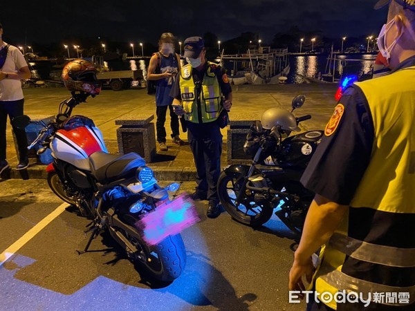 ▲台南市警四分局警方在針對暑期週末，強化安平地區稽查與取締，維護居民生活品質。（圖／記者林悅翻攝，下同）