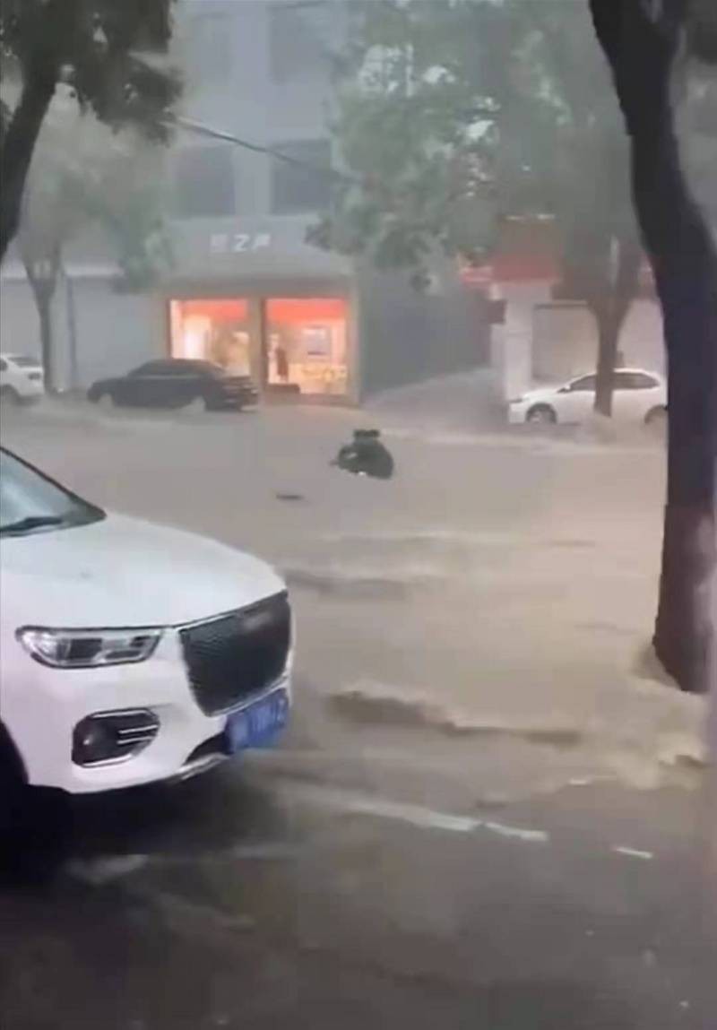 ▲▼華北最強暴雨來襲。（圖／翻攝自）