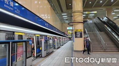快訊／板橋站驚傳「巨大爆炸聲」乘客嚇逃出　北捷暫停駛說明