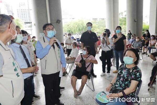 ▲台南市長黃偉哲指出，民眾沒有事先預約施打，疫苗也不會準備好。（圖／記者林悅翻攝，下同）