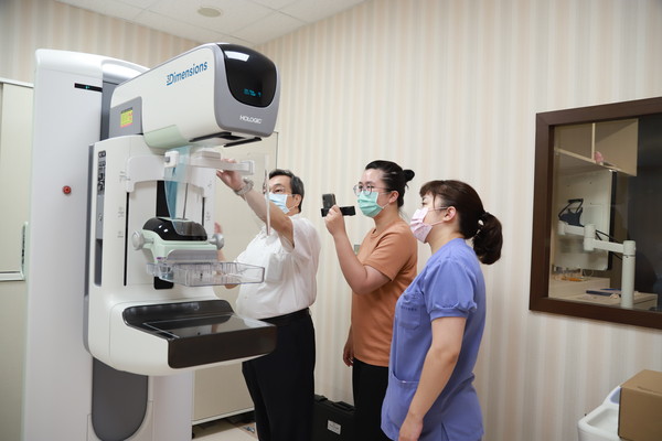 ▲▼蘭陽地區首度曝光的羅東博愛醫院引進的Tomography 3D乳房攝影儀器。（圖／羅東博愛醫院提供，下同）