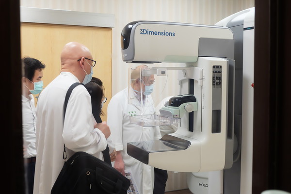 ▲▼蘭陽地區首度曝光的羅東博愛醫院引進的Tomography 3D乳房攝影儀器。（圖／羅東博愛醫院提供，下同）
