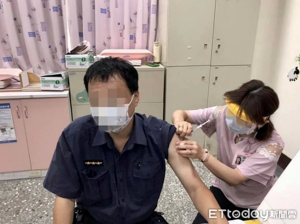 ▲基層員警施打疫苗。（示意圖非本人／記者翁伊森翻攝）