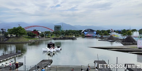 ▲▼冬山河親水公園挖到50多℃俗稱「美人湯」的碳酸氫鈉泉溫泉。（圖／記者游芳男拍攝，下同）