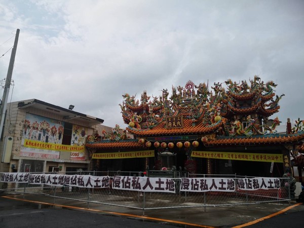 ▲邱于軒接獲陳型林園區汕尾三清宮代天府被圍     。（圖／翻攝高雄市議員 邱于軒臉書）