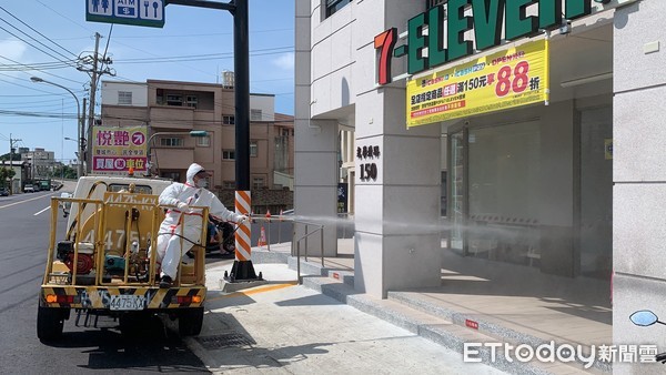 ▲▼台積電員工確診，足跡消毒畫面曝光。（圖／記者黃孟珍翻攝）