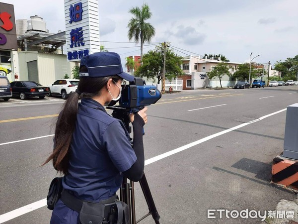 ▲台南市警六分局加強取締違規超速，警方請民眾依速限行駛以免被罰。（圖／記者林悅翻攝，下同）