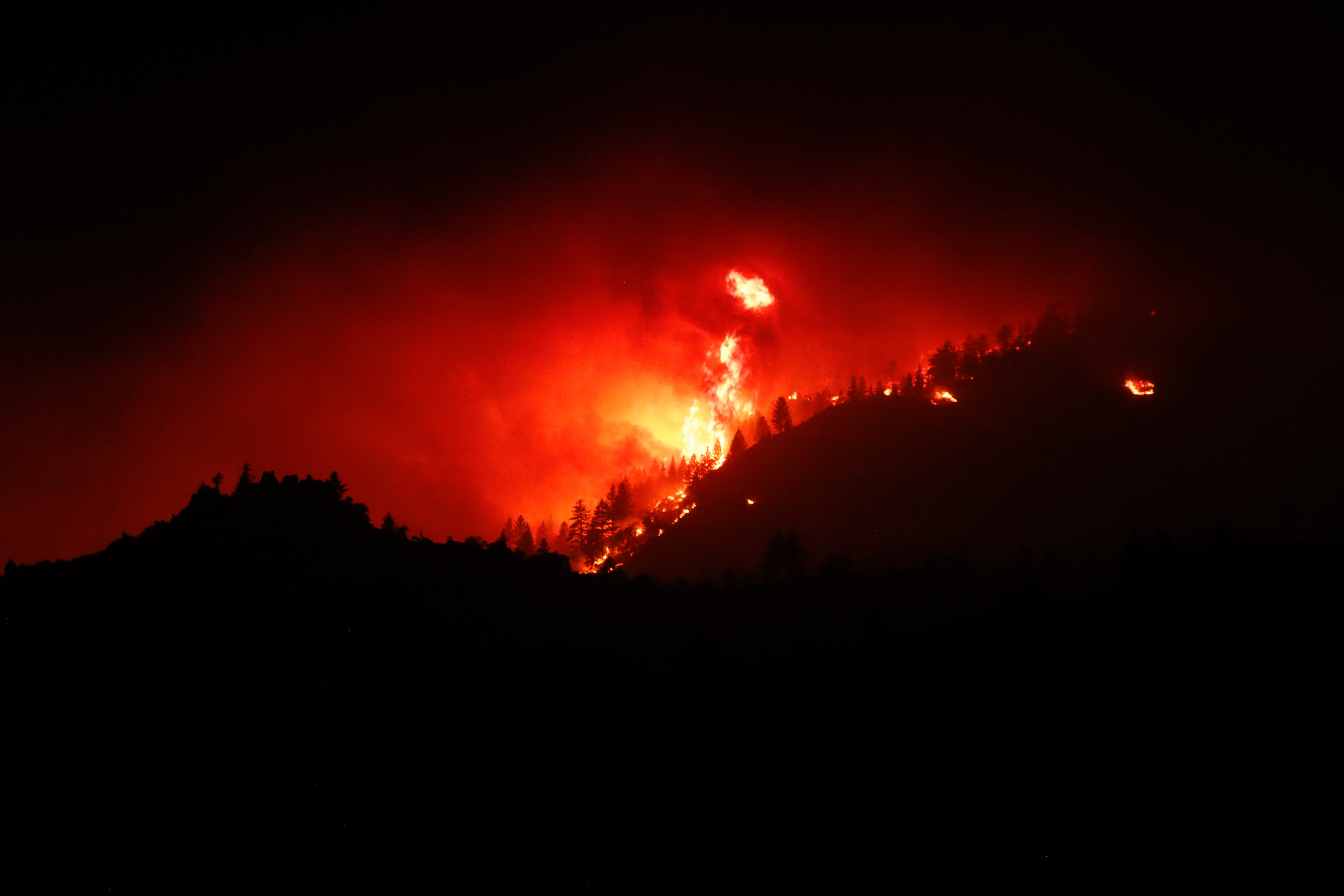 ▲▼加州北部「貝克沃斯複合山火」（Beckwourth Complex Fire）。（圖／路透）