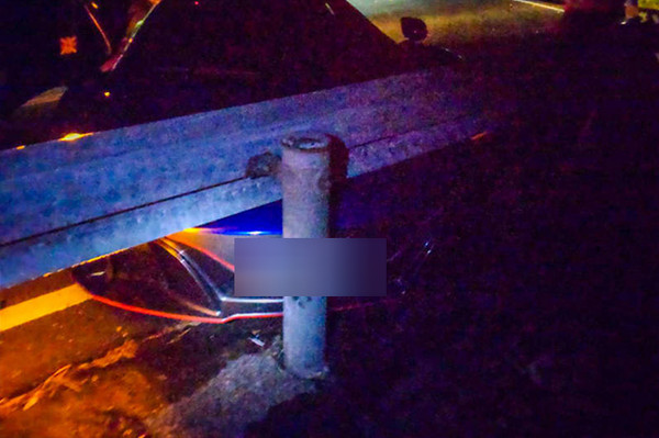 ▲▼麥拉倫北宜自撞。（圖／記者葉國吏翻攝）