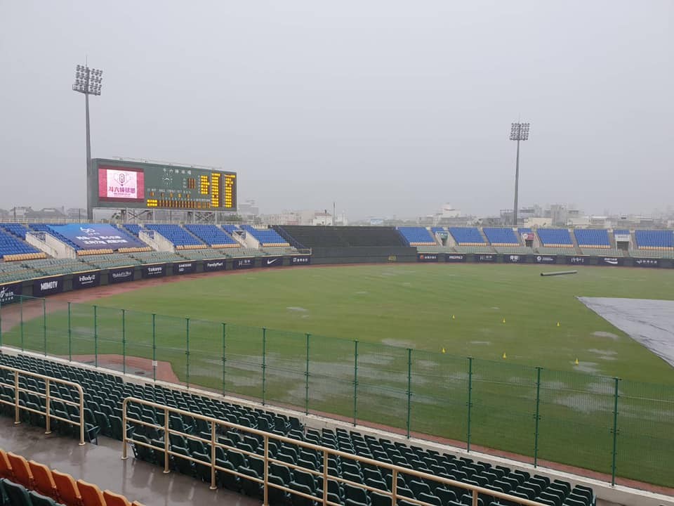 ▲斗六球場下雨延賽。（圖／中華職棒提供）