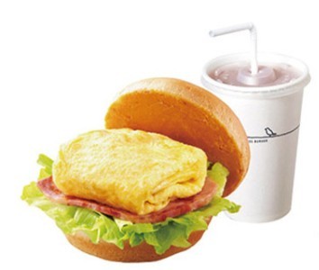 摩斯漢堡培根雞蛋堡+冰紅茶（圖／蝦皮購物提供）