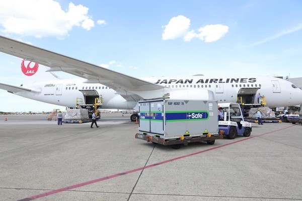 ▲▼日本援贈第三批AZ疫苗運抵桃園國際機場。（圖／翻攝外交部臉書）