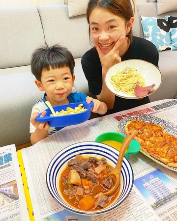 ▲二伯忘帶錢包，3歲蔡桃貴成熟發言「根本蔡阿嘎」。（圖／翻攝自臉書／嘎嫂二伯）