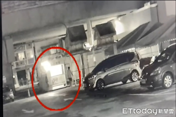 ▲屏東警分局民族族派出所員警逮獲涉嫌行竊張男兩人送辦             。（圖／記者陳崑福翻攝，以下同）