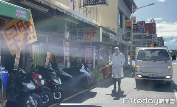 ▲屏東縣政府在火車站等處進行清消作業             。（圖／記者陳崑福翻攝，以下同）