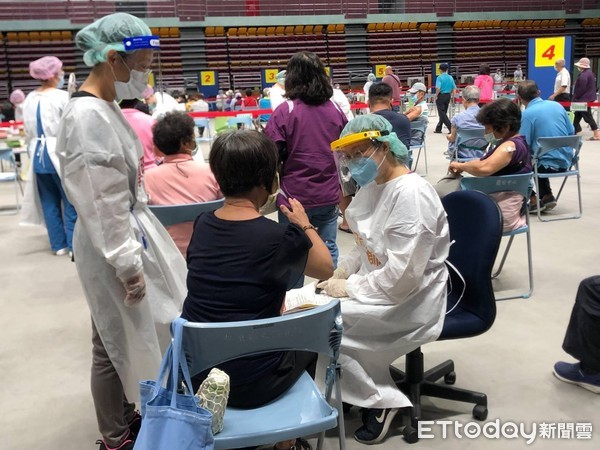 ▲施打疫苗示意圖，與新聞事件個案無關             。（圖／屏東縣政府提供）             