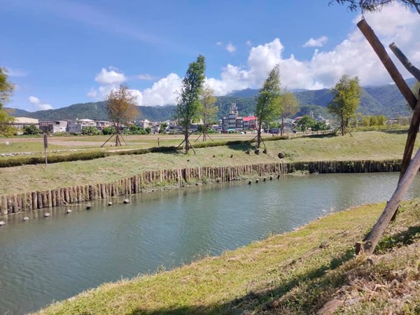 ▲▼冬山河舊河道成「台版羊角村」之美。（圖／擷取自《冬山鄉觀光所長江立偉臉書》，下同）