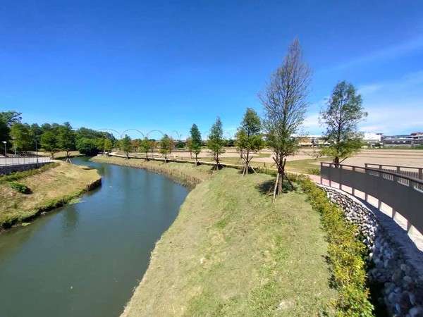 ▲▼冬山河舊河道成「台版羊角村」之美。（圖／擷取自《冬山鄉觀光所長江立偉臉書》，下同）