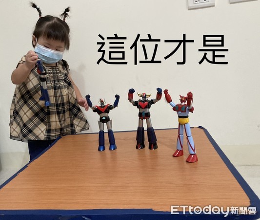 ▲台南市警三分局有請機器人「無敵鐵金鋼」，以活潑、生動的方式寓教於樂方式，傳達相關預防犯罪導。（圖／記者林悅翻攝，下同）