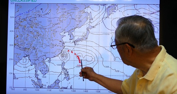 ▲▼「烟花」颱風即將生成，氣象專家李富城分析。（圖／翻攝自YouTube） 