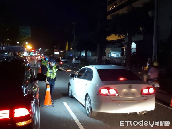 ▲永康分局一連3天，針對聯外道路及周邊路段，加強防制危險駕車、取締酒後駕車及區域聯防等專案性勤務作為，以避免各項報復性之微解封行為影響治安與交通。（圖／記者林悅翻攝，下同）