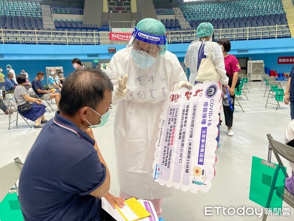 ▲雲林縣政府與臺大醫院雲林分院於體育館啟動全縣最大型快打站。（圖／記者蔡佩旻翻攝）