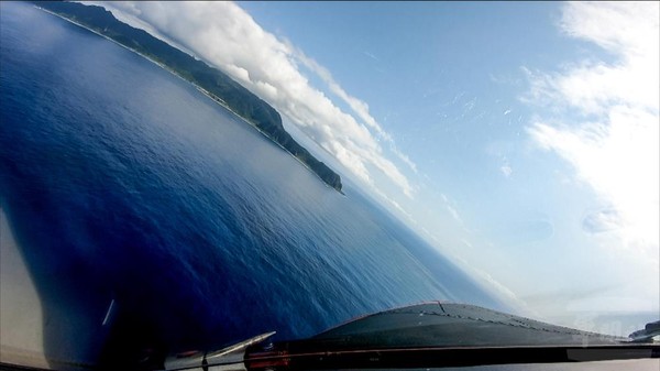 ▲▼空軍查核組飛測校正信號，守護飛安半世紀。查核機協助交通部民航局進行蘭嶼機場飛測任務。（圖／軍聞社）