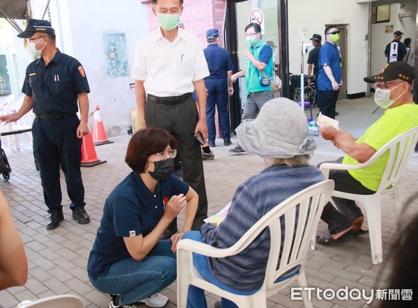 ▲▼台東3千3百餘位高中職以下教職員工提前在寶桑國中、縣立體育館兩處快打站接種疫苗。（圖／台東縣政府提供，下同）