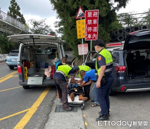 ▲▼民眾野外鋤草遭蜂螫，仁愛警方迅速接駁送醫保住一命。（圖／記者高堂堯攝）