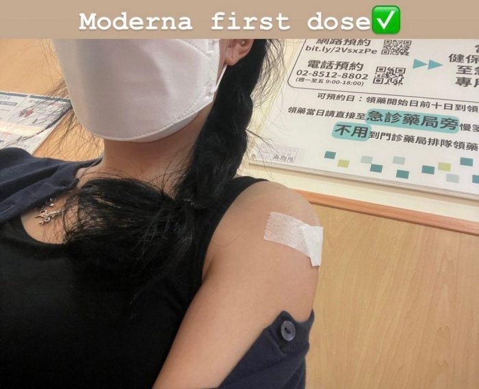 ▲▼女網友分享自己接種莫德納疫苗一二劑後的身體變化。（圖／翻攝Dcard）