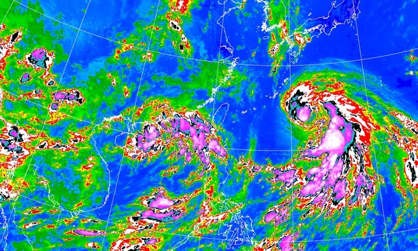▲▼烟花颱風與查帕卡颱風恐產生「滕原效應」。（圖／氣象局衛星雲圖）