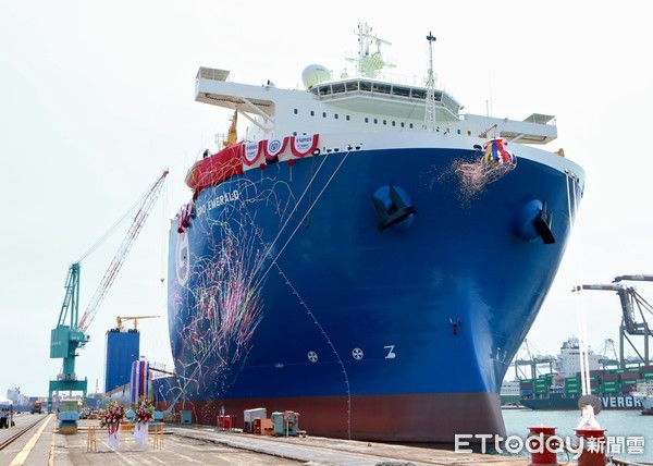 ▲台船新造的65,000載重噸級潛舉式甲板重貨載運輪「GPO EMERALD」。（圖／台船提供） 