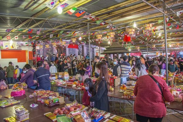 ▲聖筊指示，桃園壽山巖觀世音菩薩成道法會停辦。