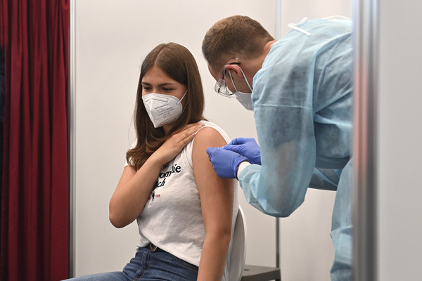 ▲▼德國青少年接種新冠疫苗。（圖／達志影像／美聯社）